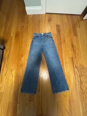 Classic Wide-Leg Women’s Jeans in Medium Blue H&M